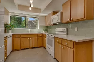 Photo #6: 1013952 Listing