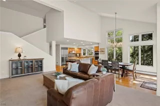 Photo #4: 1013971 Listing