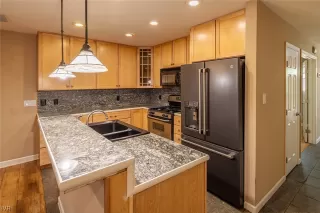 Photo #2: 1013981 Listing