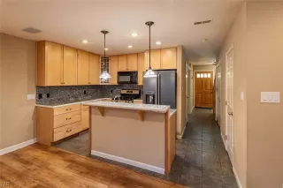 Photo #4: 1013981 Listing