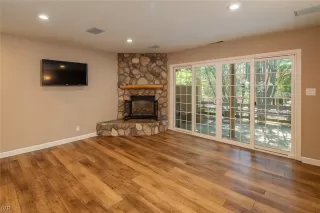 Photo #6: 1013981 Listing