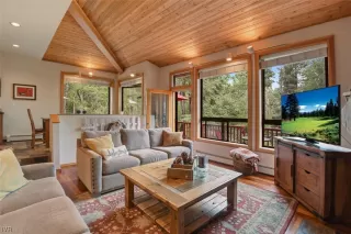 Photo #4: 1014038 Listing