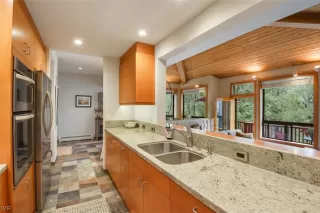 Photo #6: 1014038 Listing