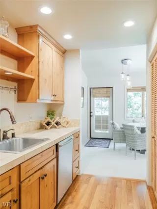 Photo #2: 1014075 Listing