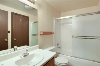 Photo #6: 1014115 Listing