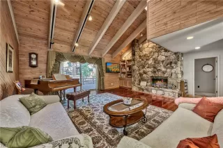 Photo #2: 1014169 Listing