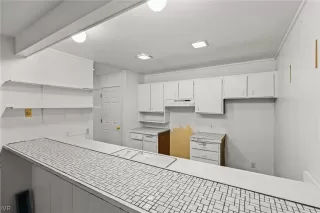 Photo #4: 1014194 Listing