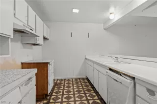 Photo #5: 1014194 Listing