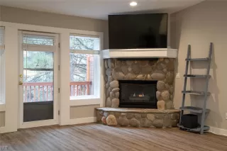 Photo #3: 1014203 Listing