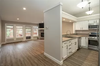 Photo #6: 1014203 Listing