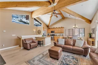 Photo #4: 1014238 Listing