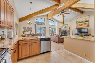 Photo #6: 1014238 Listing