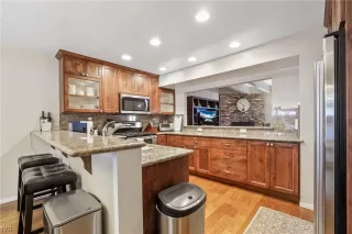 Photo #3: 1015261 Listing