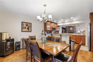 Photo #5: 1015261 Listing