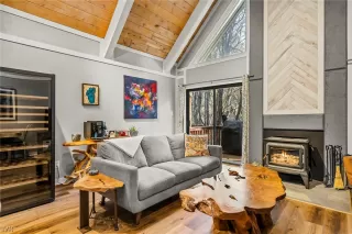 Photo #1: 1015297 Listing 