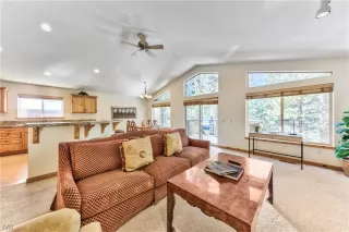 Photo #5: 1015336 Listing