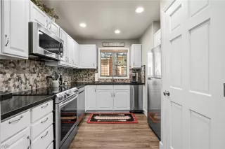 Photo #4: 1015340 Listing