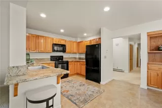 Photo #6: 1015368 Listing