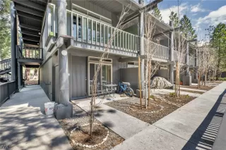 Photo #5: 1015371 Listing