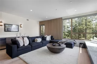 Photo #1: 1015382 Listing