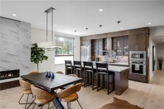 Photo #4: 1015382 Listing