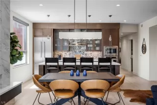 Photo #6: 1015382 Listing