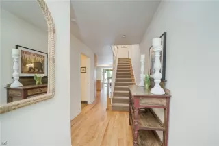 Photo #2: 1015387 Listing