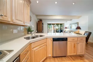 Photo #5: 1015387 Listing