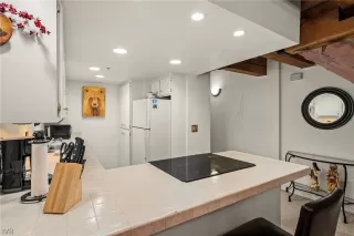 Photo #5: 1015388 Listing