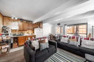 Photo #6: 1015401 Listing