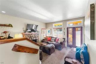 Photo #5: 1015478 Listing