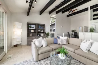 Photo #4: 1015511 Listing