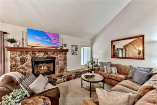 Photo #6: 1015537 Listing