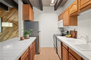 Photo #6: 1015576 Listing