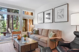 Photo #6: 1015615 Listing