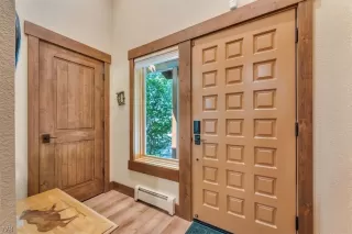 Photo #4: 1015621 Listing