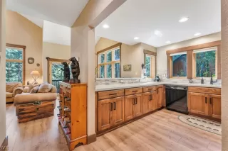 Photo #6: 1015621 Listing