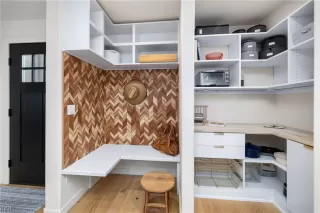 Photo #2: 1015623 Listing