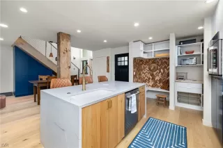 Photo #6: 1015623 Listing