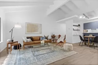 Photo #4: 1015664 Listing