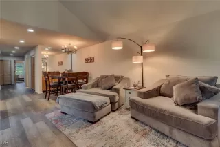 Photo #4: 1015685 Listing