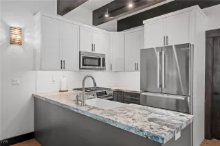 Photo #6: 1016695 Listing