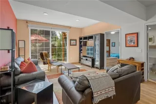 Photo #6: 1016725 Listing