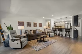 Photo #1: 1016881 Listing