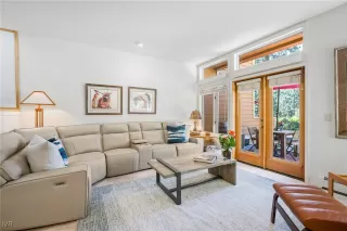 Photo #2: 1016915 Listing