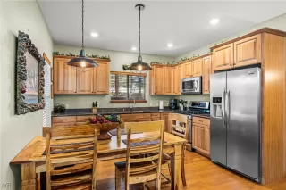 Photo #5: 1016932 Listing