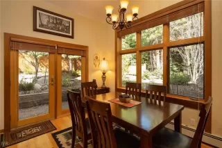 Photo #6: 1016964 Listing