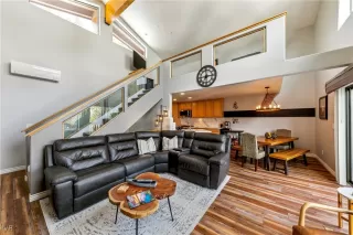 Photo #5: 1016989 Listing