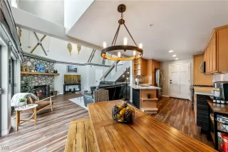 Photo #6: 1016989 Listing