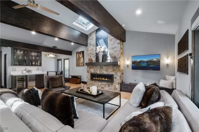 MLS: 1018027 Condo For Sale